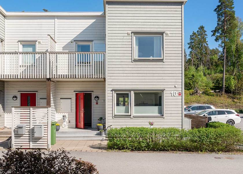 Entré till BoKlok kedjehus. Entré till BoKlok kedjehus.