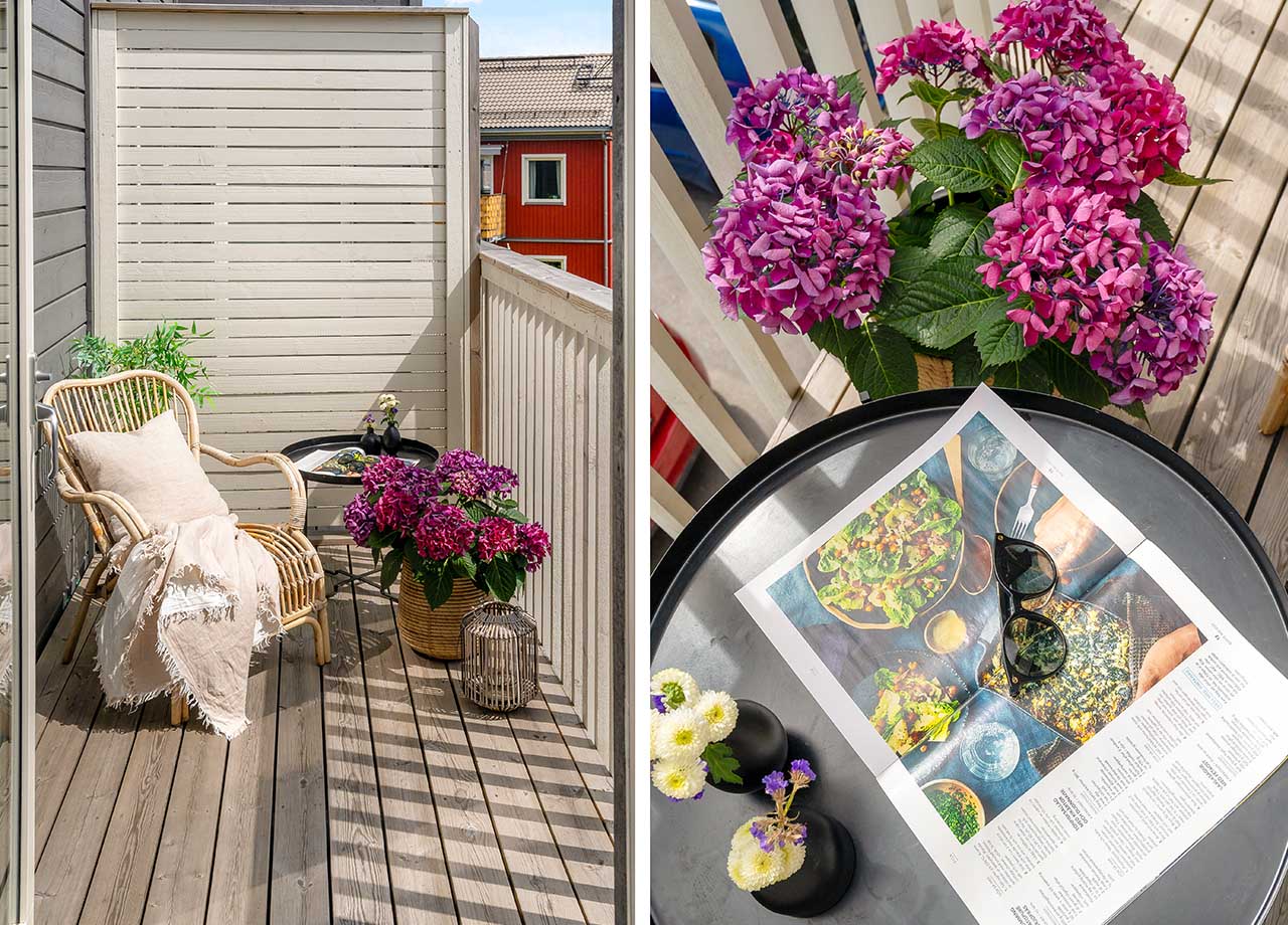 Balkong med möbler, tidning, solglasögon och blommor.