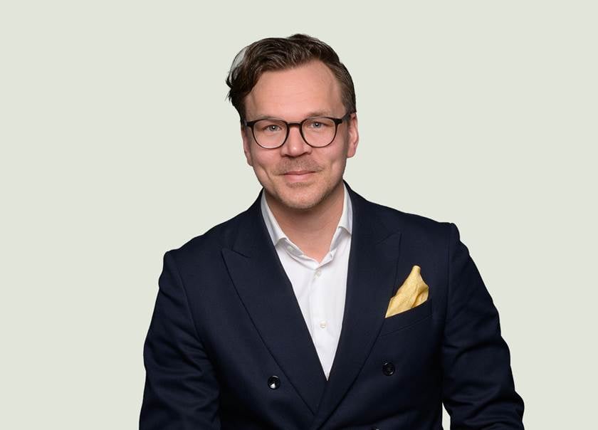 Foto på Johan Vikström, mäklare på Svensk Fastighetsförmedling