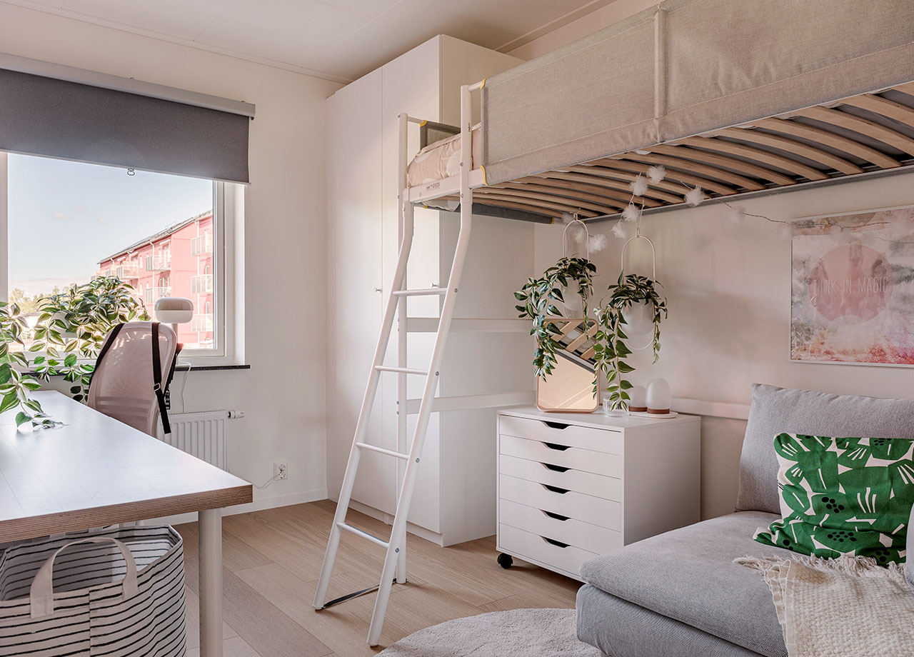 Barnrum med loftsäng i BoKlok lägenhet 4 rum och kök.