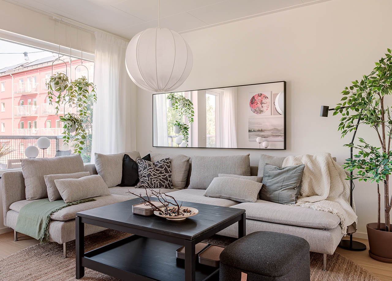 Vardagsrummet med soffgrupp i BoKlok lägenhet 4 rum och kök.