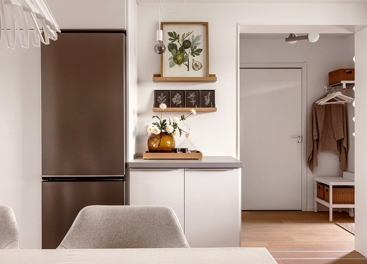 Kyl och frys i kök i BoKlok lägenhet 3 rum och kök.