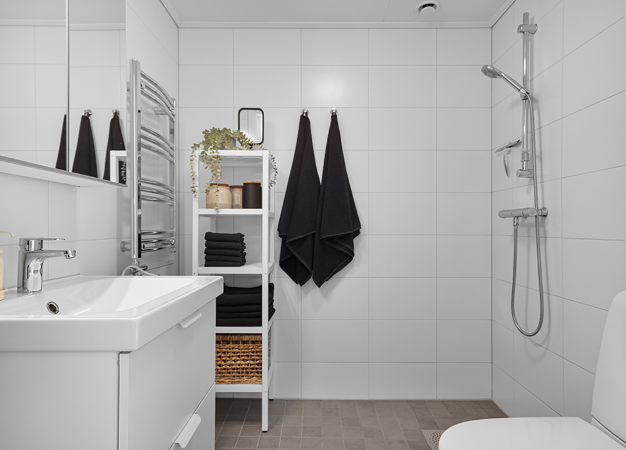 Badrum på övre plan i BoKlok radhus.