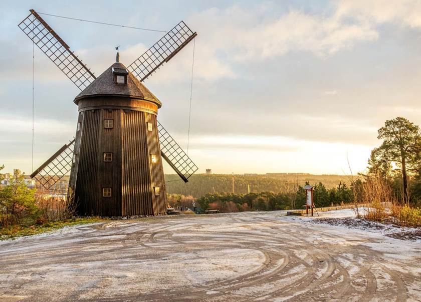 Foto på möllan på Torekällberget