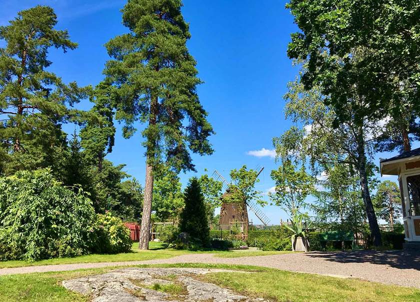 Foto på möllan på Torekällberget