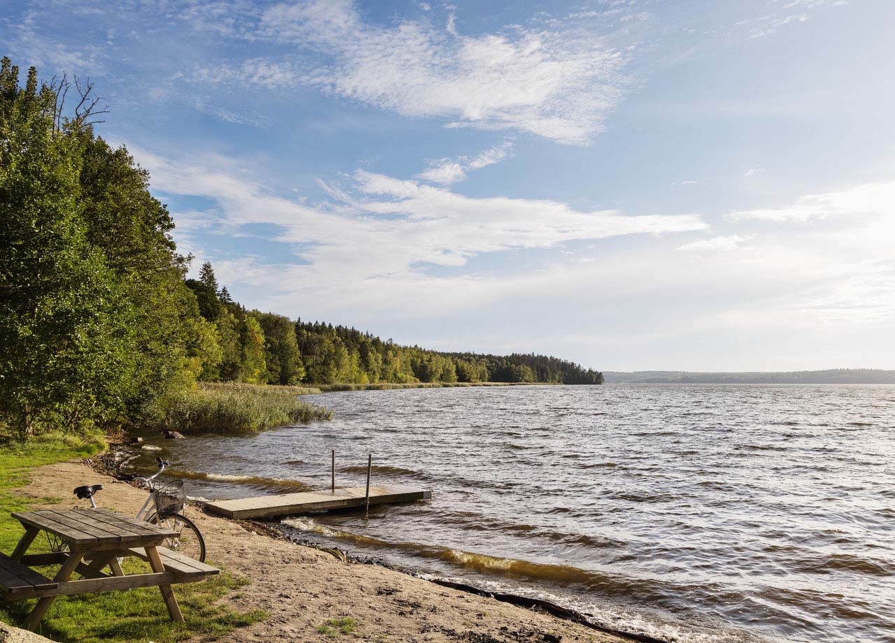 Strand med flytbrygga