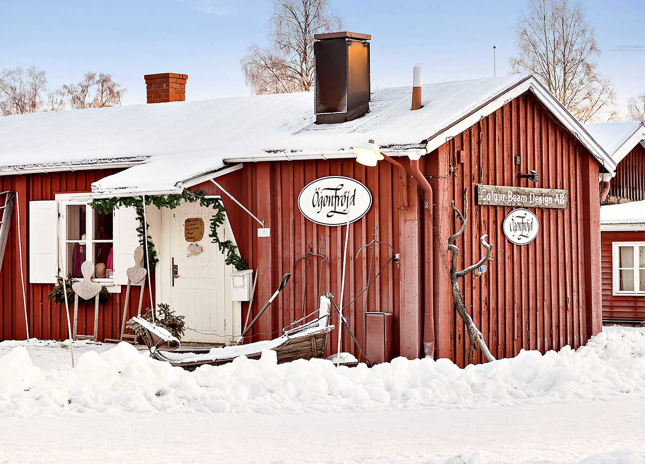 Foto på ett röd trähus i Gammelstads kyrkstad