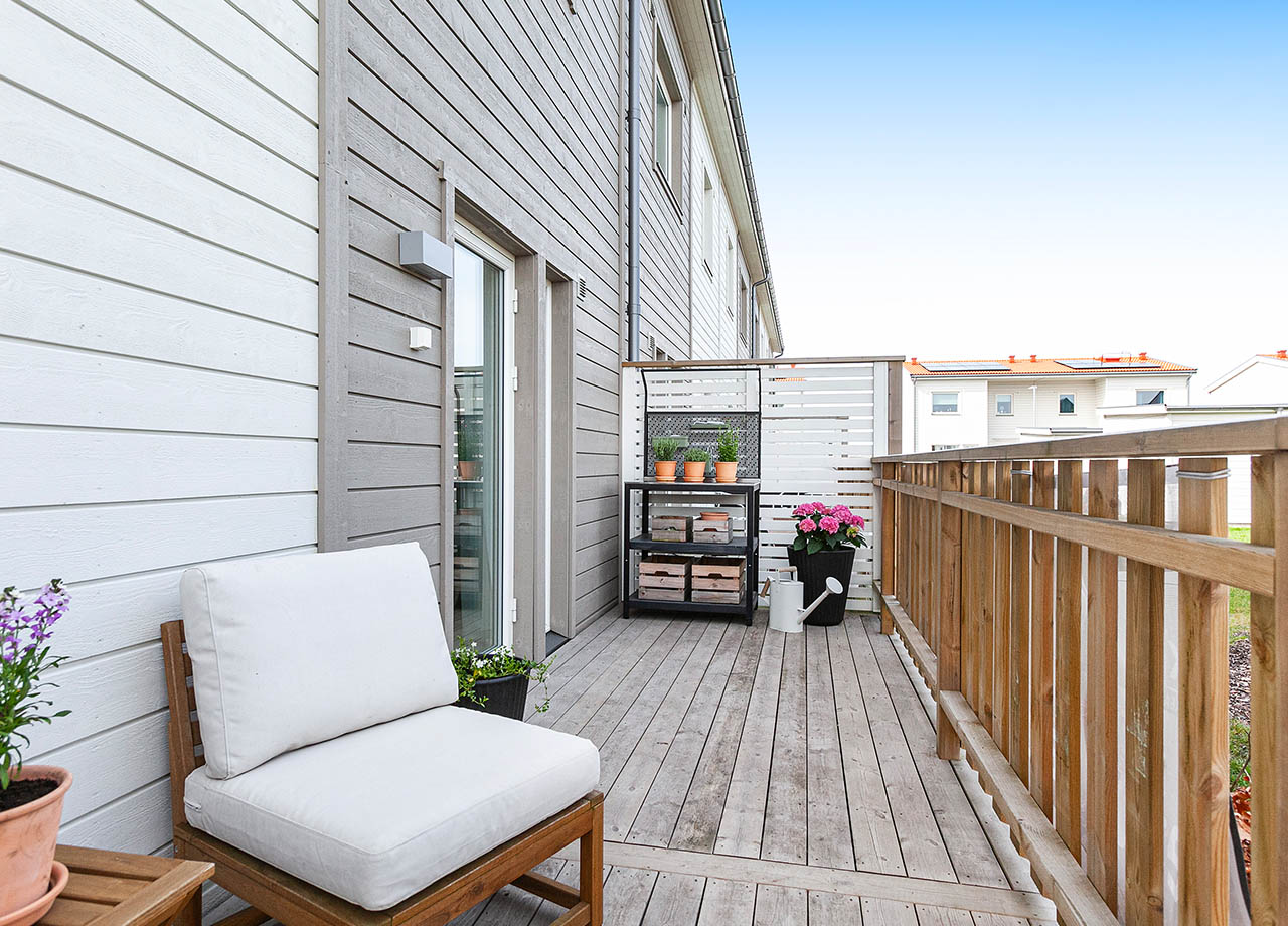 Foto av altan till radhus i BoKlok Lyckotäppan.