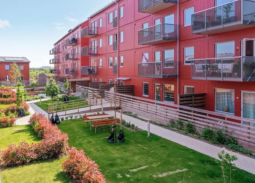 Innergård i kvarteret BoKlok Vattentornet i Malmö. Innergård i kvarteret BoKlok Vattentornet i Malmö.