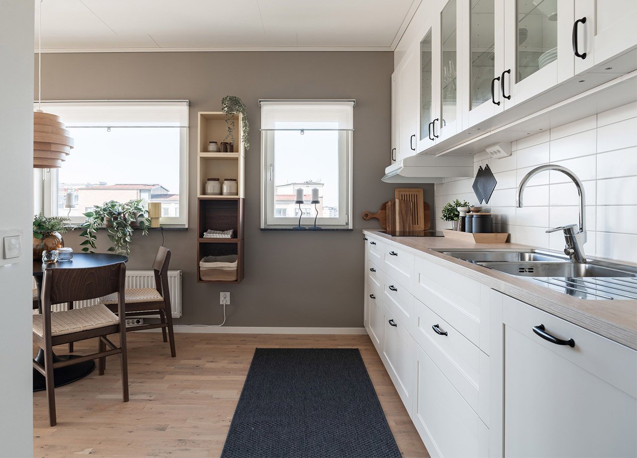 Visningslägenhet Växhuset 2rok kök och fönster